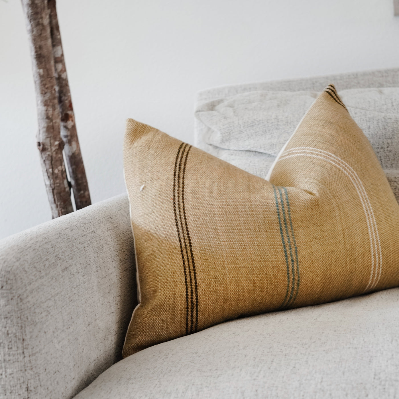 KOGI- Vintage Lumbar Indian Wool Pillow Cover