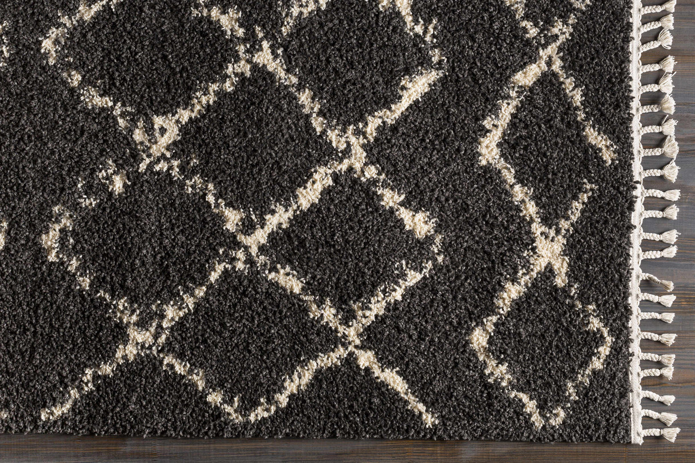 Wallagrass Black/Beige Trellis Tassel Shag